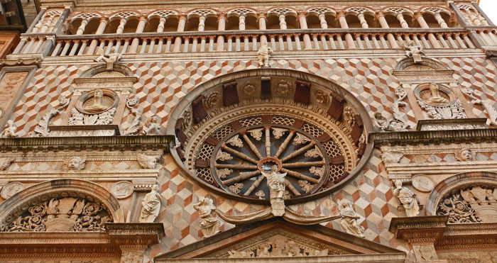 Fachada capilla Colleoni de Bérgamo