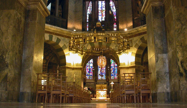 Capilla palacio de Carlomagno en Aquisgrán Capilla palacio de Carlomagno en Aquisgrán