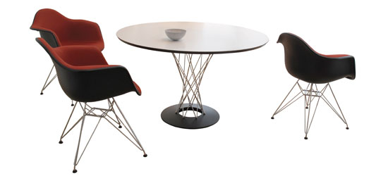 Conjunto de mesa y sillas Conjunto de mesa y sillas