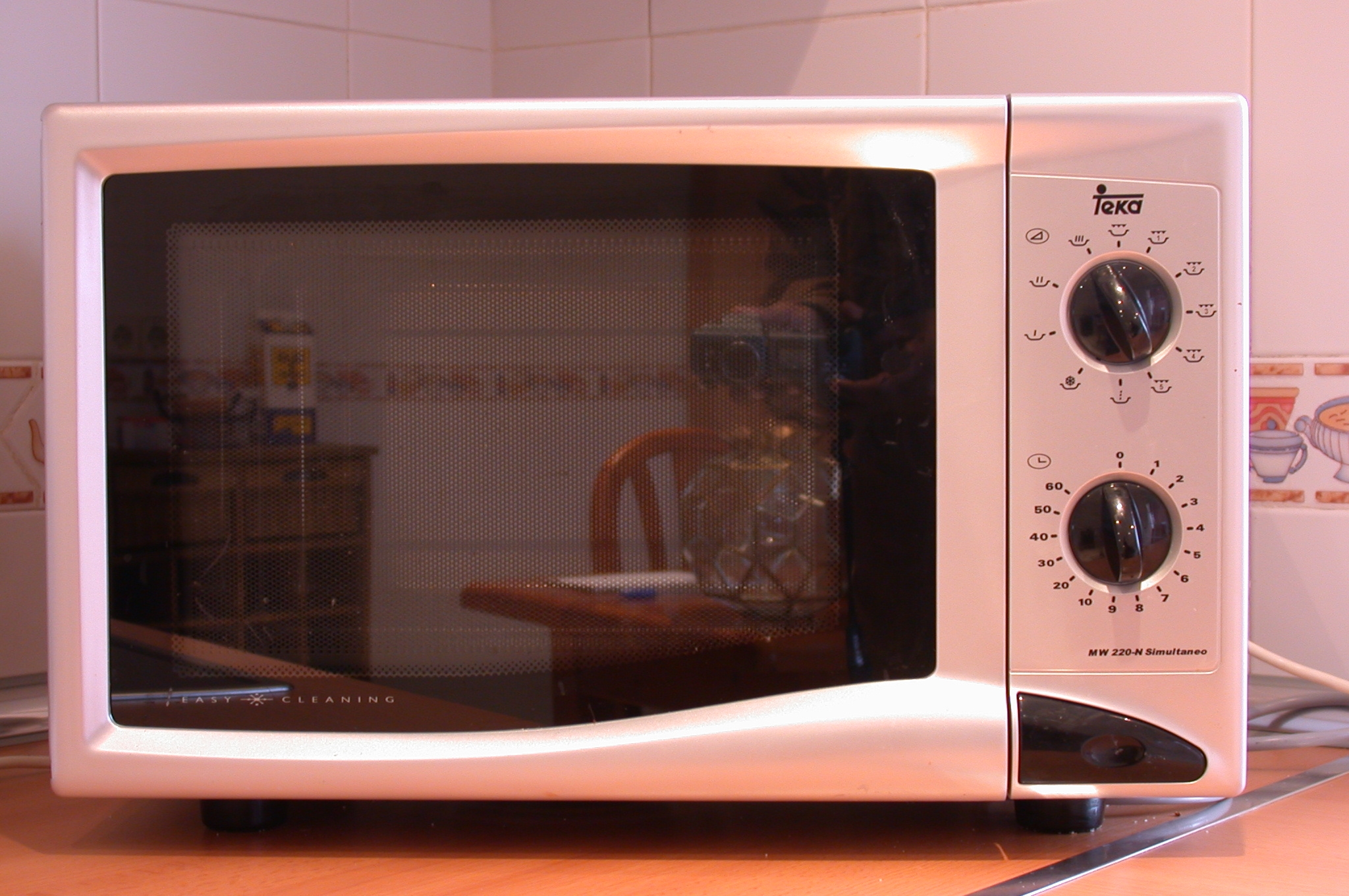 Intensidad De Corriente De Un Horno De Microondas